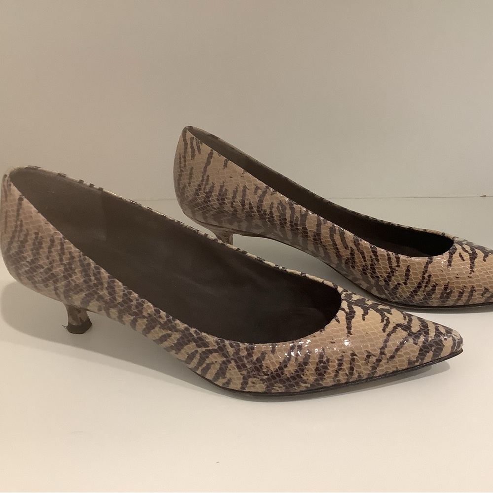 Stuart Weitzman Black and Tan Heels with Sophisticated Style